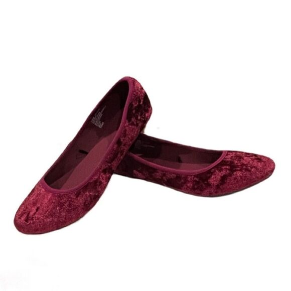 City Streets Shoes - City Street’s Lightweight Velvet Flats 